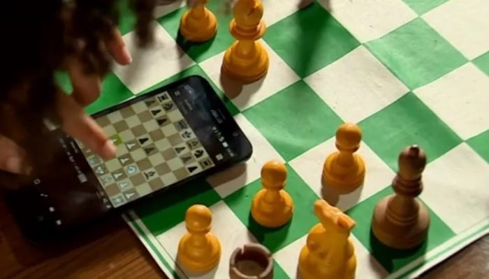 Xadrez online — Descubra o app para jogar sozinho ou com amigos 